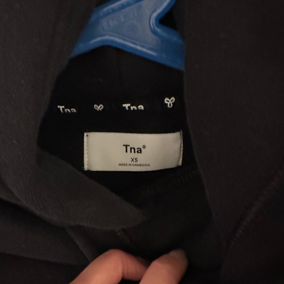 TNA Aritzia Hoodie in black | size XS - Picture 3 of 4